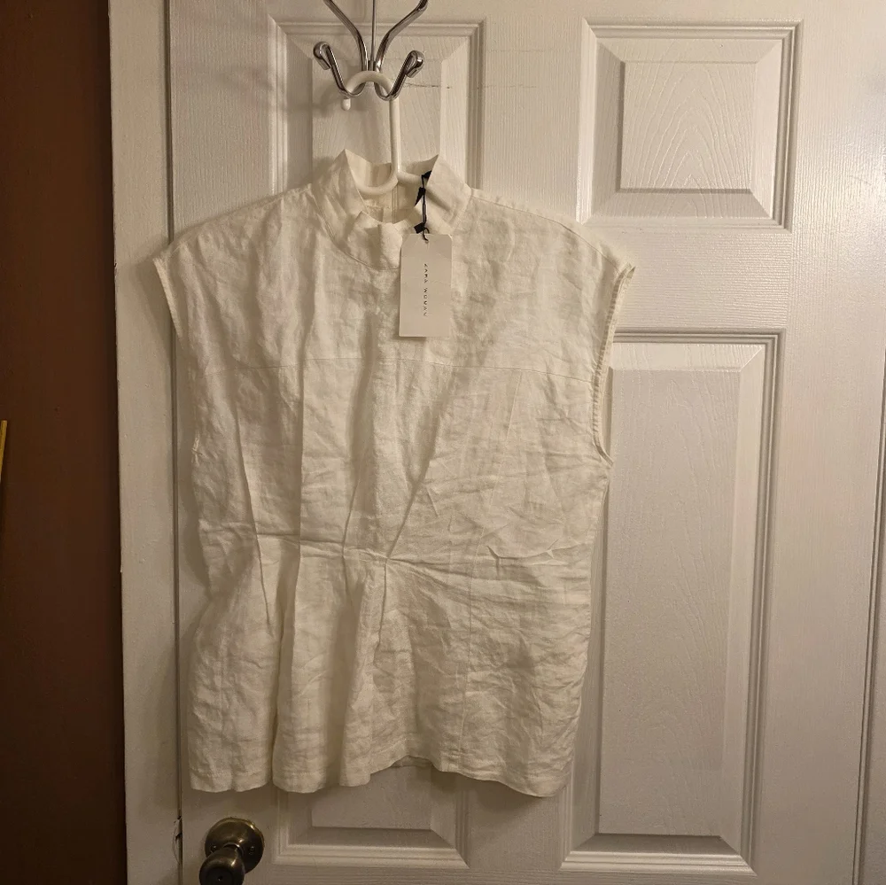 Elegant White Sleeveless Top - Picture 5 of 7